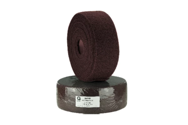 [30-745-0001] Q 30-745 Non-tissé Scuff Roll 115 mm x 10 m Veryfine/rouge